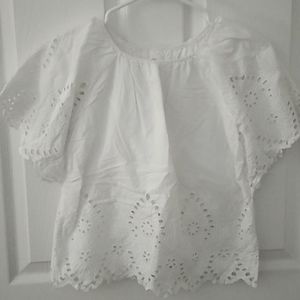 Girls Cat & Jack eyelet top in white size 7/8